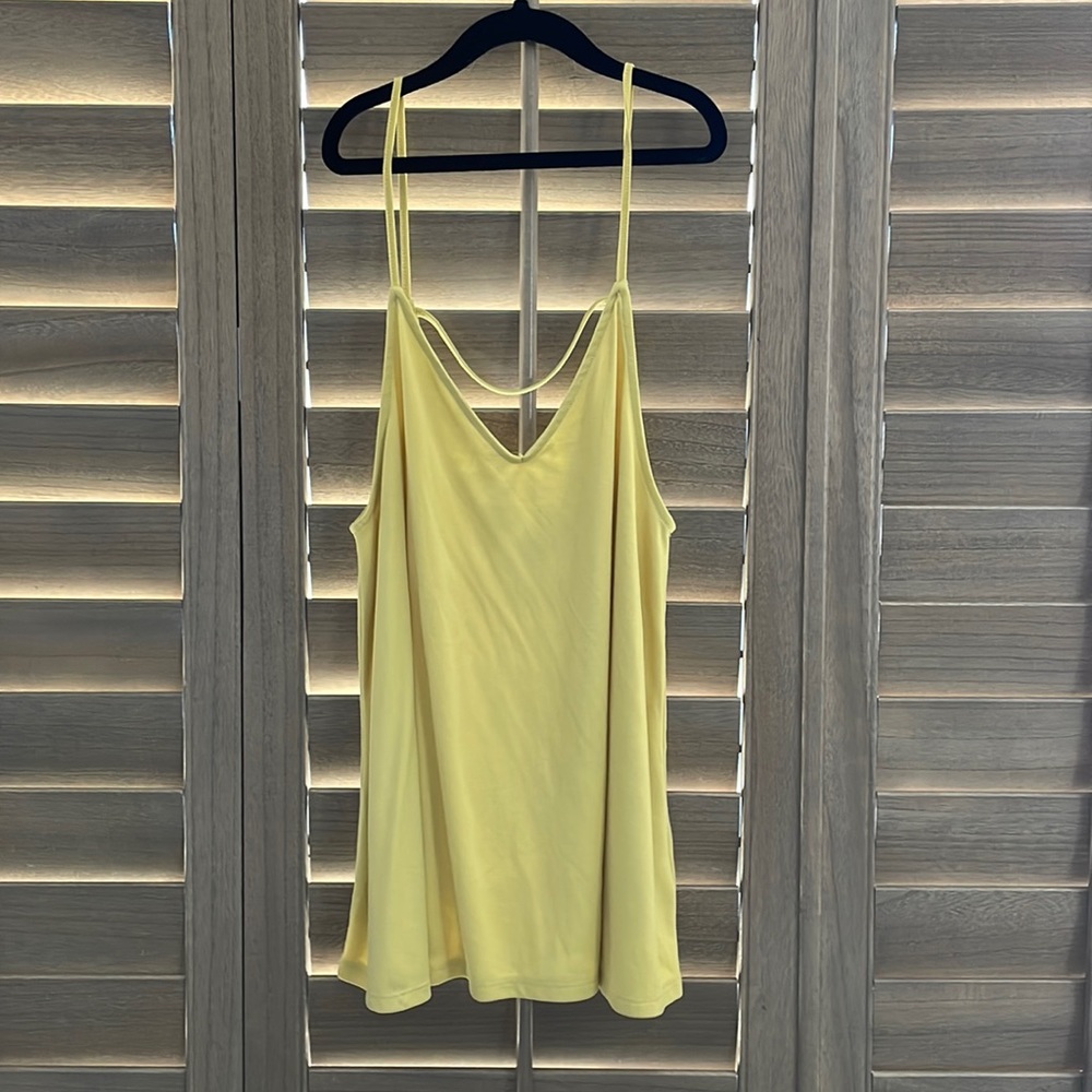 Pale yellow tank
